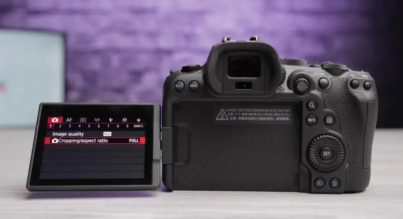 https://petapixel.com/assets/uploads/2021/03/12-R6-Articulated-LCD-does-not-exist-on-5D4-800x434.jpg
