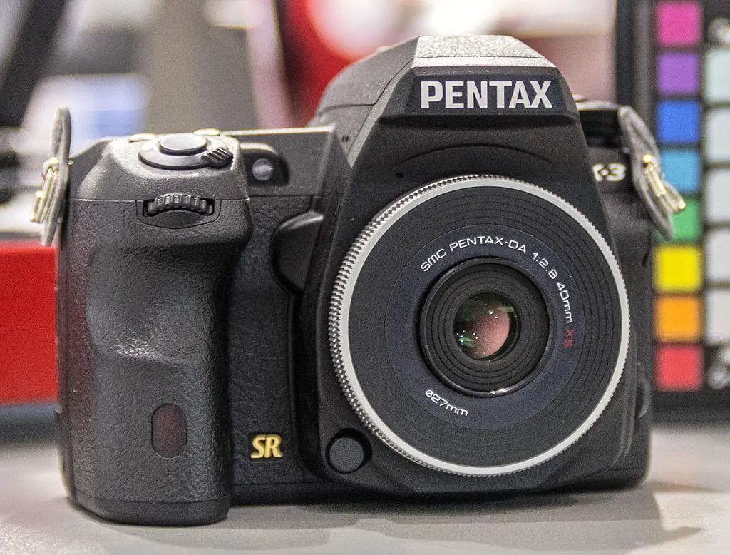 https://cdn.fstoppers.com/media/2021/04/01/pentax_k3_jm6729.jpg